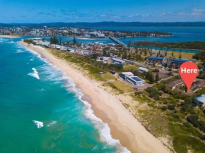 Between the Beach Flags Private Luxury Family Fun Hideaway, Central Coast